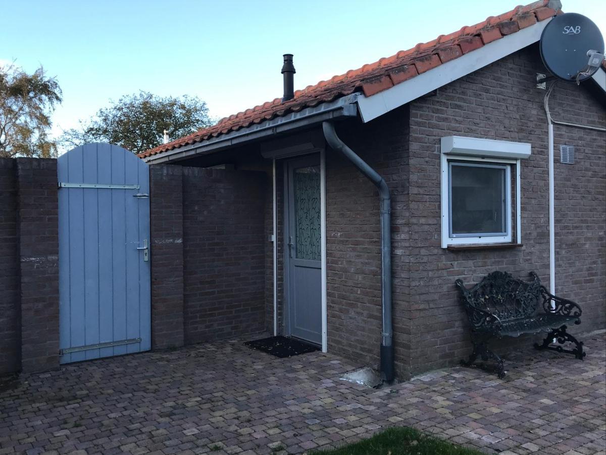 Slapen Bij De Zeeuwse Lala Acomodação com café da manhã IJzendijke Exterior foto