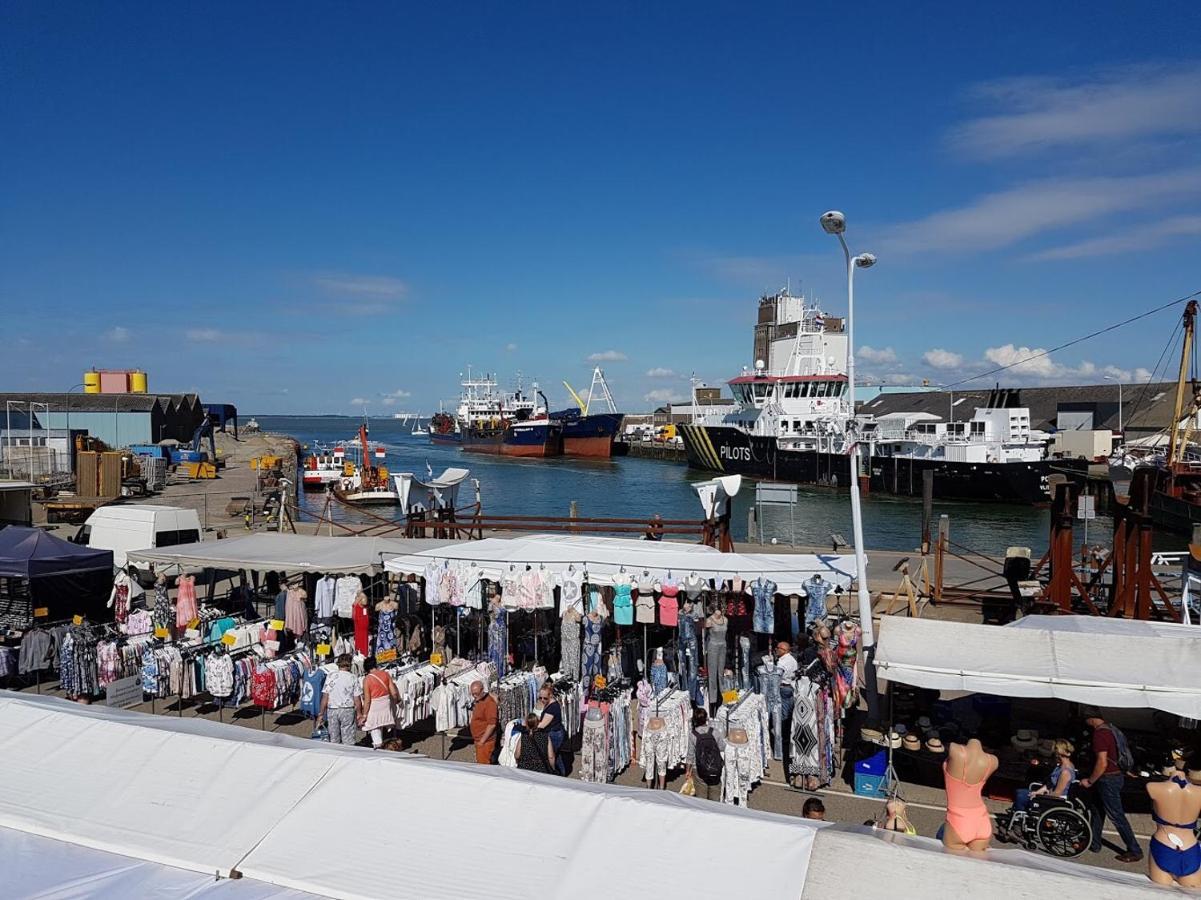 Slapen Bij De Zeeuwse Lala Acomodação com café da manhã IJzendijke Exterior foto