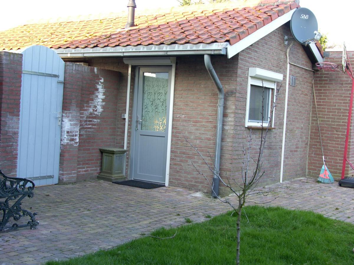 Slapen Bij De Zeeuwse Lala Acomodação com café da manhã IJzendijke Exterior foto