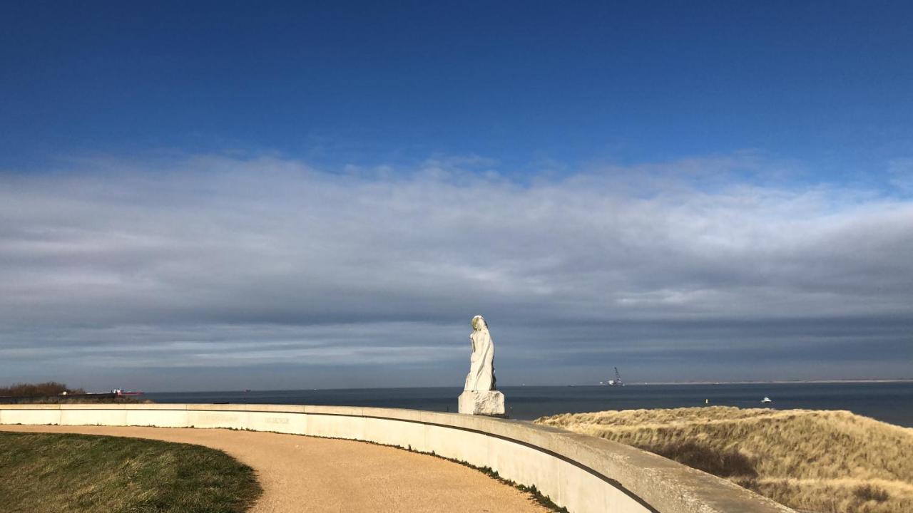 Slapen Bij De Zeeuwse Lala Acomodação com café da manhã IJzendijke Exterior foto